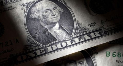 El dólar rompió la racha bajista y la tasa quedó sobre el piso que impuso el BCRA