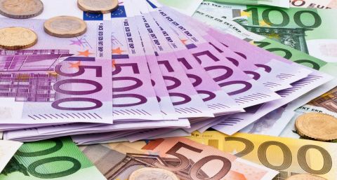 Advierten que el euro alcanzaría la paridad con el dólar en 6 meses