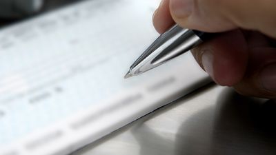 Por el cepo, inversores vuelcan pesos a instrumentos Pyme y hunden la tasa de descuento de cheques
