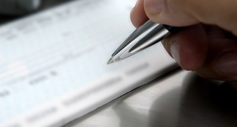 Cheques: el diferencial de tasa de descuento entre bancos y el mercado supera los 30 puntos