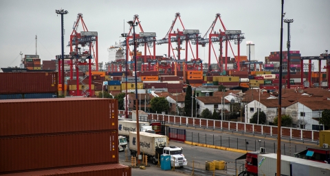 Sin reservas suficientes y con cambio de metas por parte del FMI, qué pasará con las importaciones y la actividad
