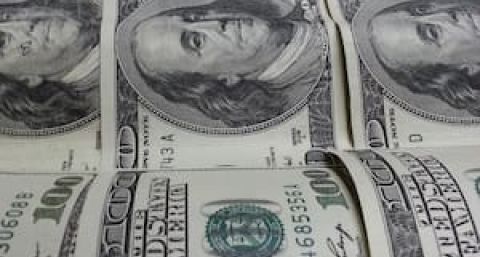 La intervención del Gobierno sobre el dólar ayuda a mantener a raya la inflación, pero enfría la economía