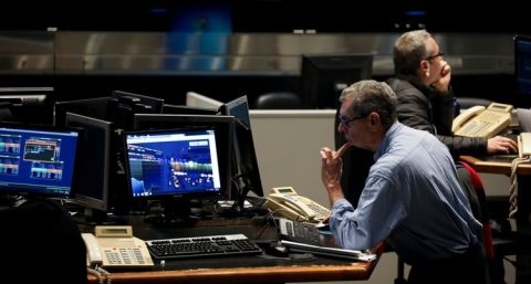 La operación con bonos en dólares quedó restringida por la aplicación de la normativa de la CNV