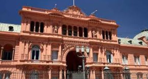 Con un mercado algo más calmo, el Gobierno volverá a emitir deuda en pesos y en dólares