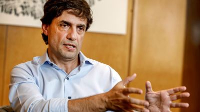 El dólar marcó otro récord y el Gobierno prepara medidas para el escenario poselectoral