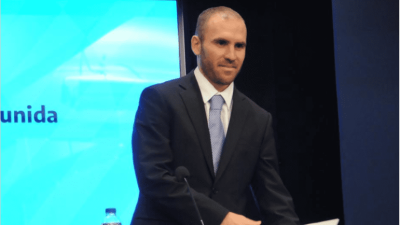 El Gobierno apuesta a jugada de riesgo para ganar 6 meses en negociación con bonistas