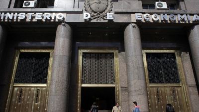 En marzo se disparó el déficit fiscal y en tres meses subió 172% por encima de la inflación