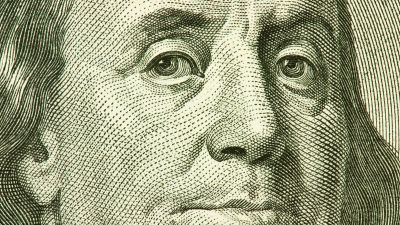 El blue sube $ 13 y rompe con una racha de 12 ruedas consecutivas en baja. Financial Times: "Los inversionistas están nerviosos por los esfuerzos para sostener el peso"