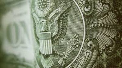 El dólar acumula cinco semanas seguidas de baja por primera vez desde 2008