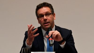 El Gobierno alienta la dolarización: caen las reservas a menos de USD 50.000 millones e interviene en el mercado de cambios