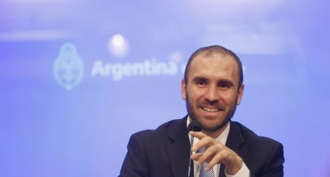 Mercados cerrados. El Gobierno recurre a la plaza local y al sector público para tomar más deuda