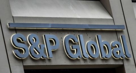 La calificadora Standard & Poor"s sacó a la deuda argentina de la categoría de "default selectivo", pero mantiene una perspectiva negativa