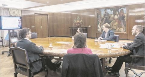 Bonistas k y la propuesta más agresiva:  con pago de intereses desde noviembre