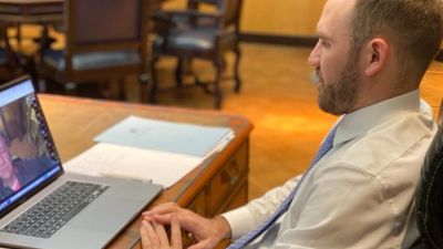Para los economistas, habrá acuerdo por la deuda pese a la tensión de las últimas horas. Diputados avanza mañana con dos leyes clave: ampliación del Presupuesto y canje de la deuda local